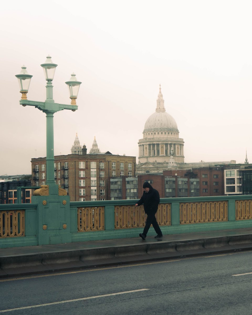 Shutternomad_'s tweet photo. #London #streetphotography https://t.co/DVgufaXXSR