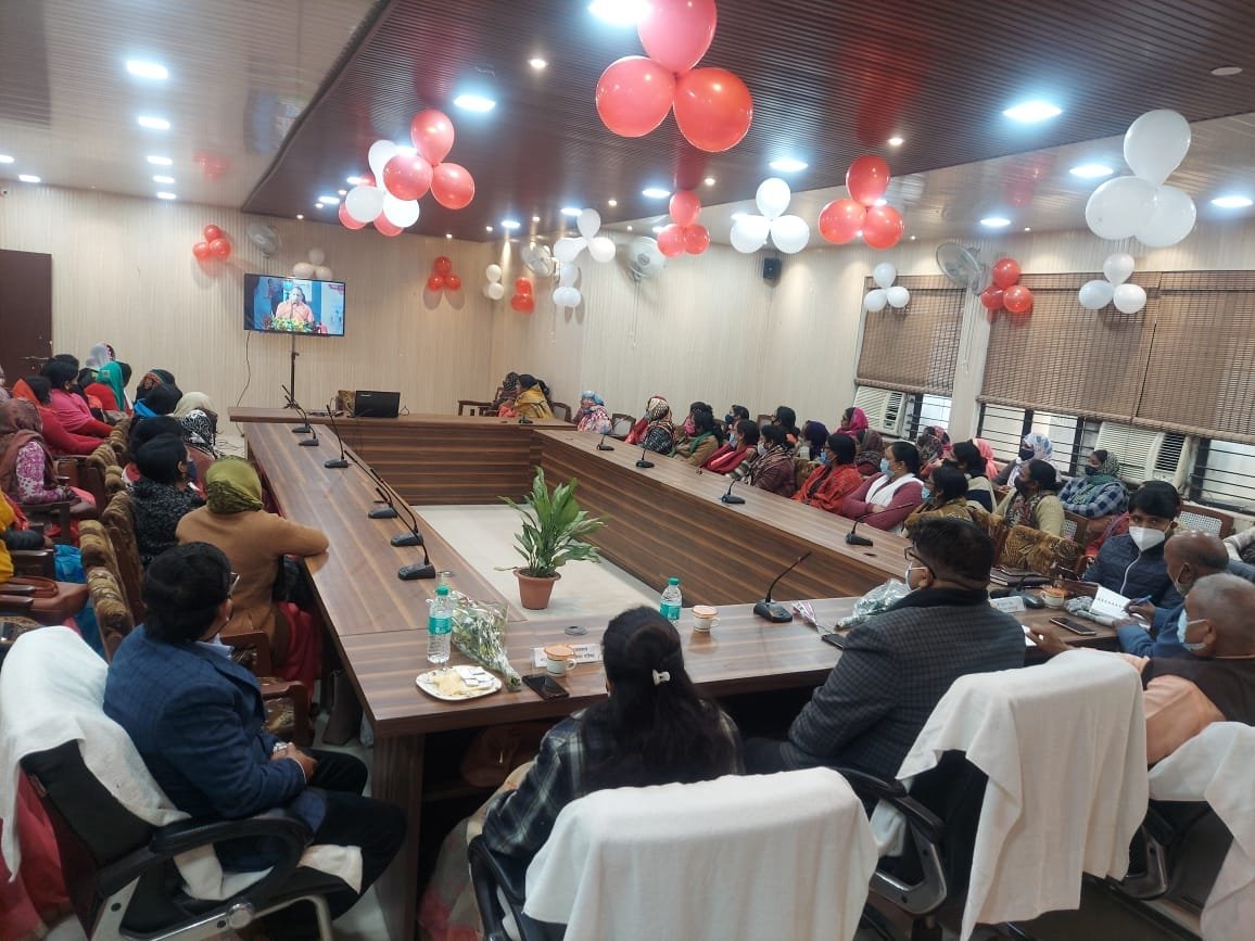 suposhitsln's tweet photo. आगनबाडी कार्यकत्री/सहायिका सम्मेलन की लाइव स्ट्रीमिंग विकास भवन सुलतानपुर स्थित प्रेरणा सभागार में  तथा समस्त विकास खण्डों में मा. जनप्रतिनिधियों /cdpo/मुख्य सेविकाओं/आंगनबाड़ी कार्यकत्री/सहायिकाओ की उपस्थिति में हुई
@CMOfficeUP @myogiadityanath @dmsultanpur @CdoSultanpur https://t.co/QBttc5hBVU