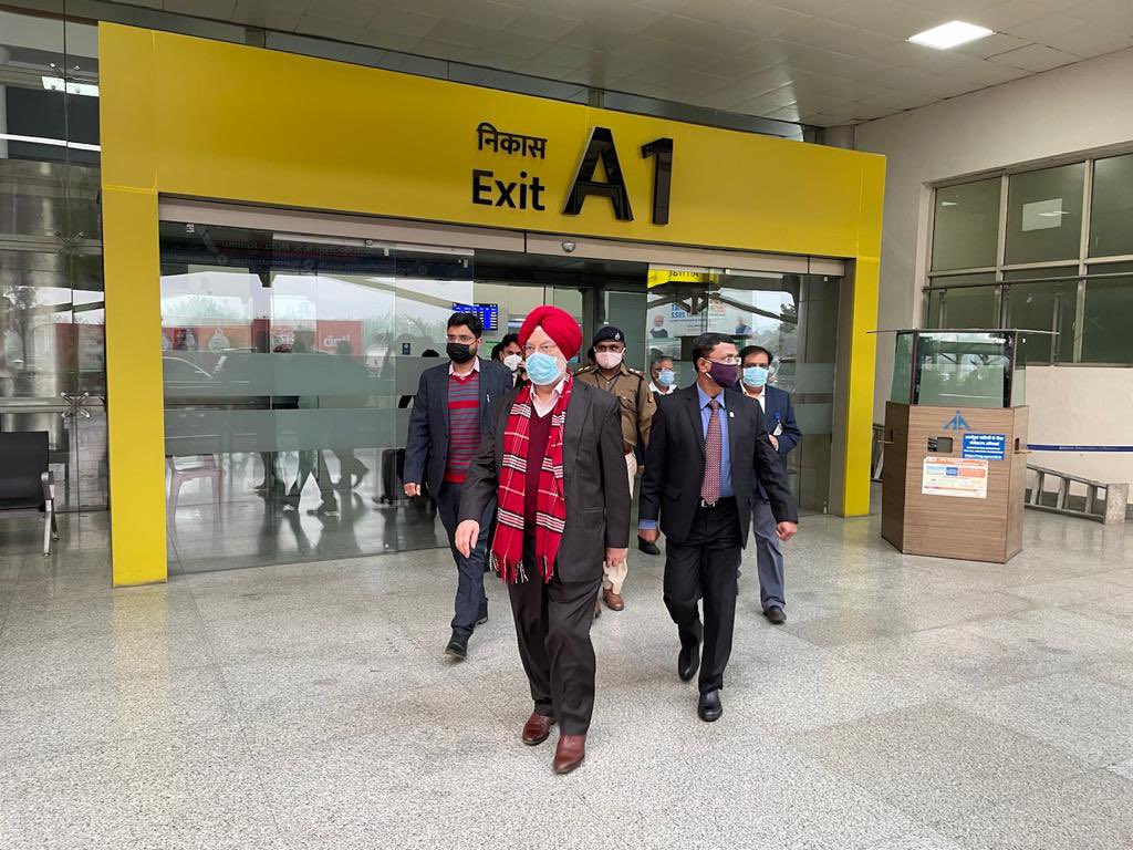 HardeepSPuri's tweet photo. 1,2,3 of 2022!

The New Year has been off to a blessed &amp; flying start!

1️⃣ January 
Paid obeisance at Sri Harmandir Sahib 
2️⃣ January 
Varanasi enroute to Sonbhadra 
3️⃣ January 
PM Ujjawala2, Archery Tournament, Development projects in Sonbhadra https://t.co/VslBgnZ1q6
