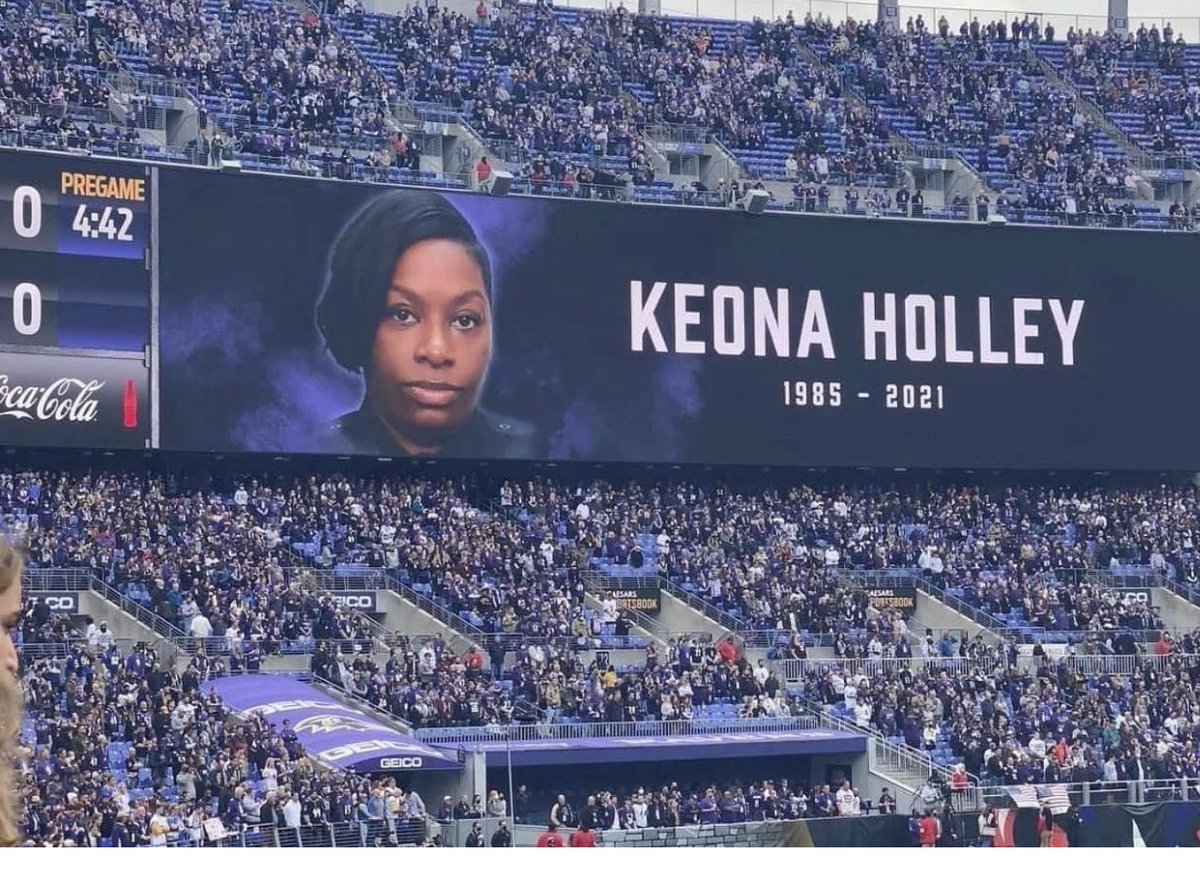 WeBackBlue's tweet photo. Thank you Baltimore Ravens. Much respect for recognizing this hero π #WeBackBlue @BaltimorePolice @Ravens #herlifematters https://t.co/RvGrMMZzty