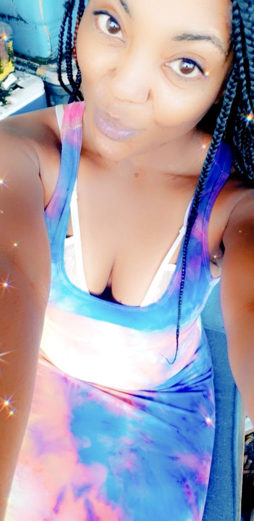 MoneiiMakinMiss's tweet photo. Came into #2022 like single mother &amp; fine af 🥰💯💅🏾💪🏾
#independent #newgoals #survivor #blessedandbeautiful https://t.co/cabrGKXvX2