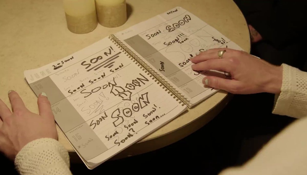LONGWAYDOWNHOME's tweet photo. GUYS YOU KNOW WHAT
I may got some hints for 5sos5.
please look at the pictures, there's my explanation of my theory
I'm really sure 'It's June Again' by @TheSumBros has sth to do with the release date
disclaimer: that's only a theory
#5sos5 #5SOS #10YearsOf5SOS #clowning #soon https://t.co/sXQwJd0A0o