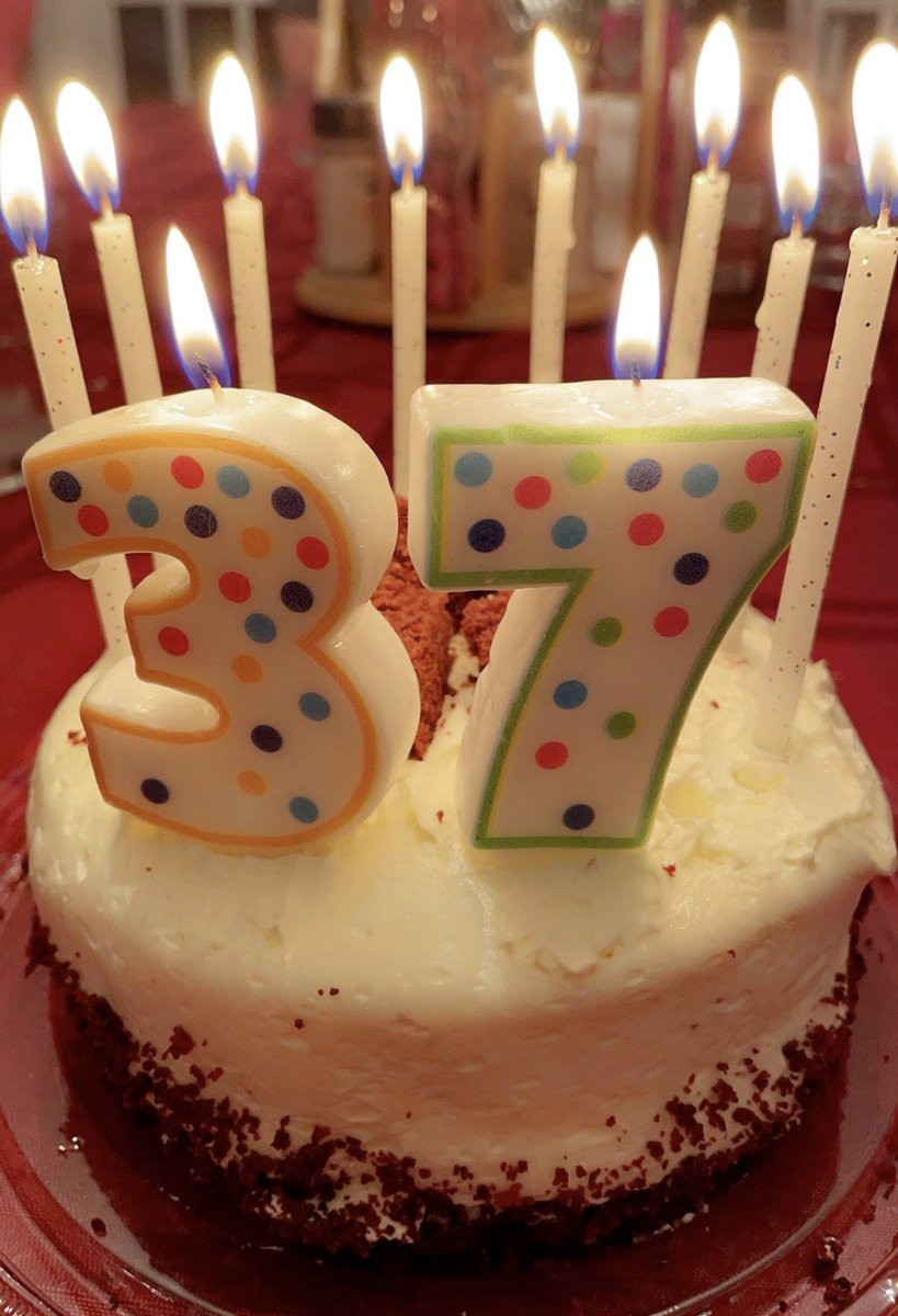 Corynn_L's tweet photo. Jan 2 marked another year around the sun. As I have the trifecta of Christmas/NYE/Bday all in a week, this is always a time for reflection. Year 36 was one that had many ups and downs. Corynn from a year ago knew life was bumpy with the pandemic.🧵1 https://t.co/mJHaqqIcQr