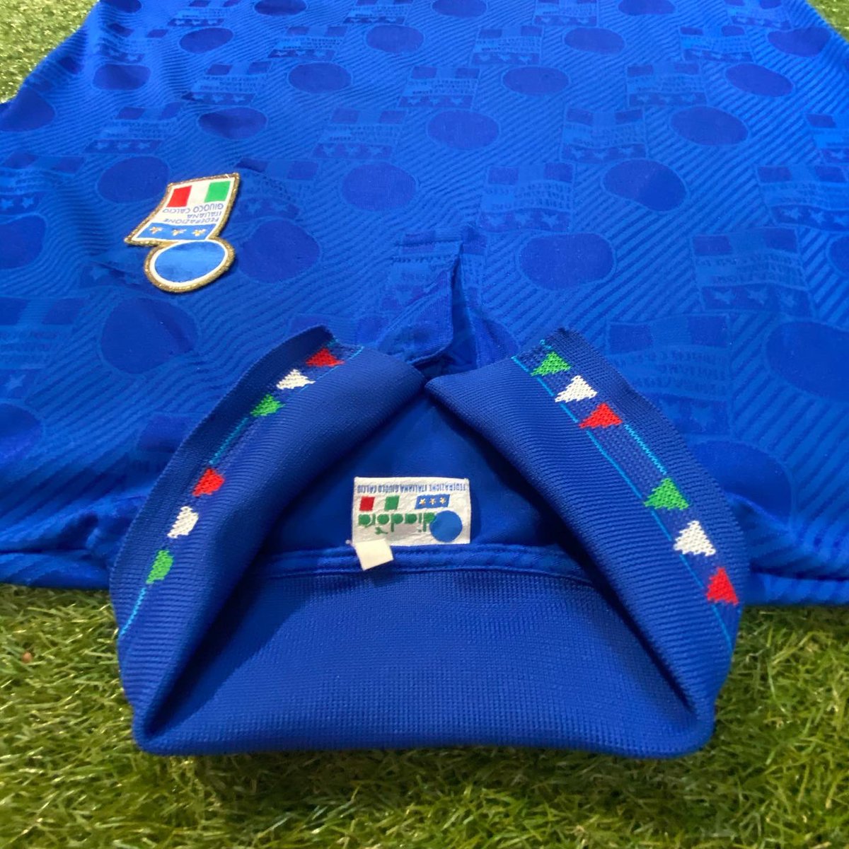 🎉GIVE AWAY🎉
For a chance to win this Italy Home 1994 player issue (Medium)
📍Like and RT the post 
📍Tag 2 friends 

Make sure you’re following to win! 

🎉WINNER ANNOUNCED SUNDAY 9TH JANUARY AT 5PM🎉