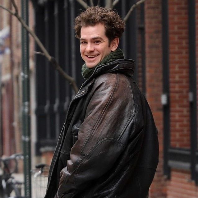 hourlyagarfield's tweet photo. andrew garfield in the bts of tick, tick… BOOM <3 https://t.co/tU03z1oAKS