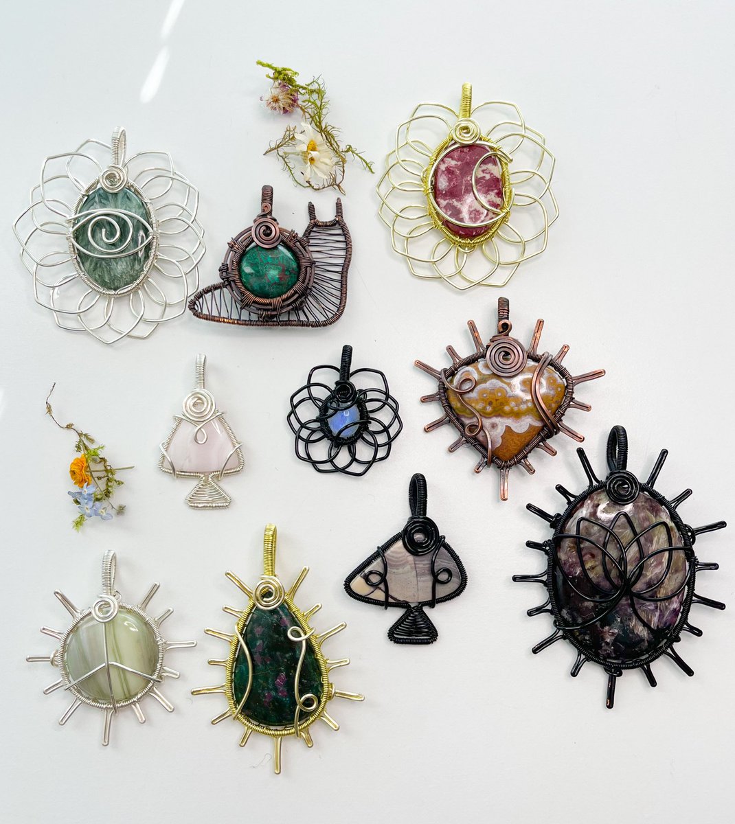 mildhippie's tweet image. 💐🌲🧚🏼 FAIRY FOREST 🧚🏼🌲💐

pendants available Jan. 7th at 4pm est