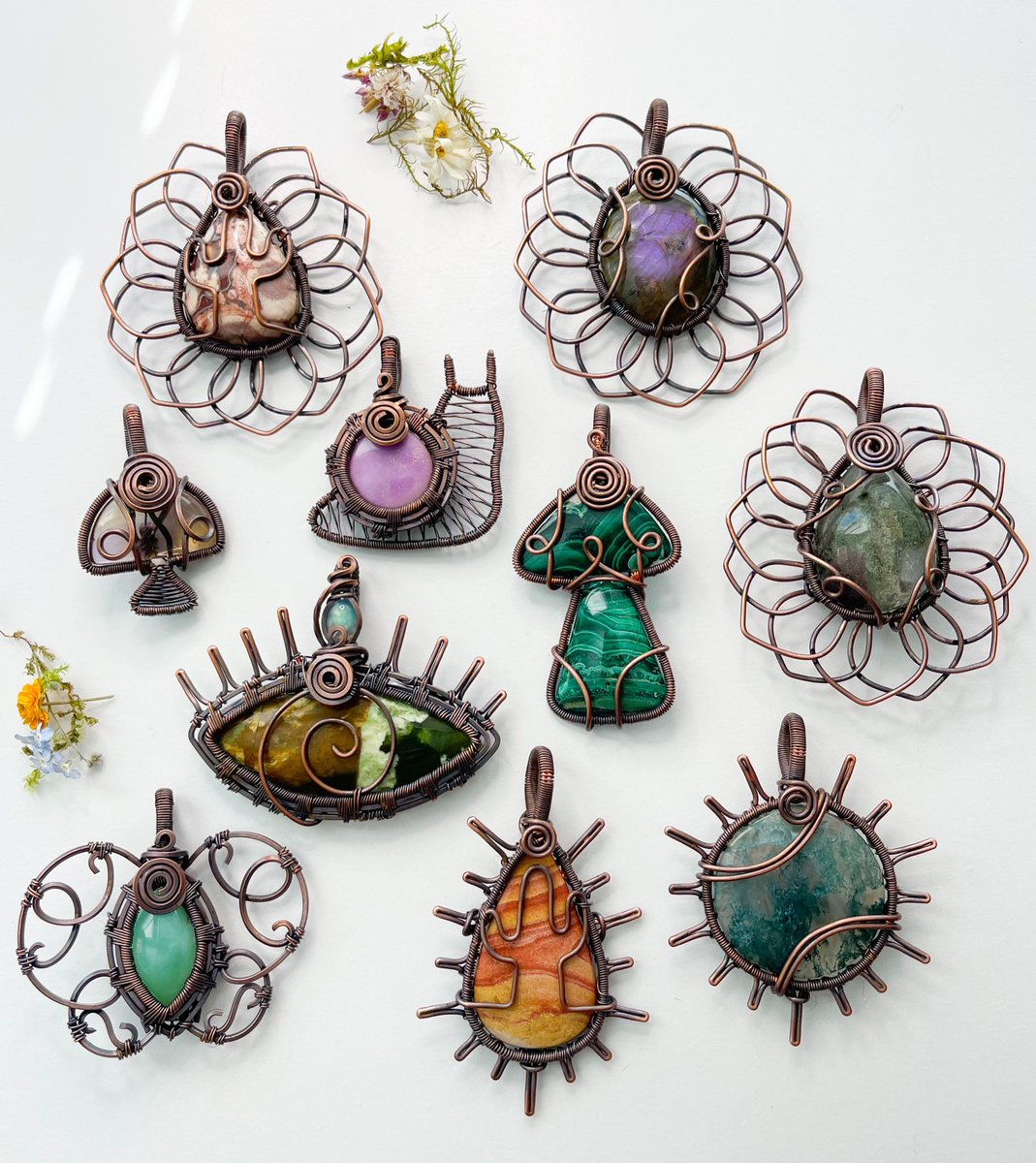 mildhippie's tweet image. 💐🌲🧚🏼 FAIRY FOREST 🧚🏼🌲💐

pendants available Jan. 7th at 4pm est