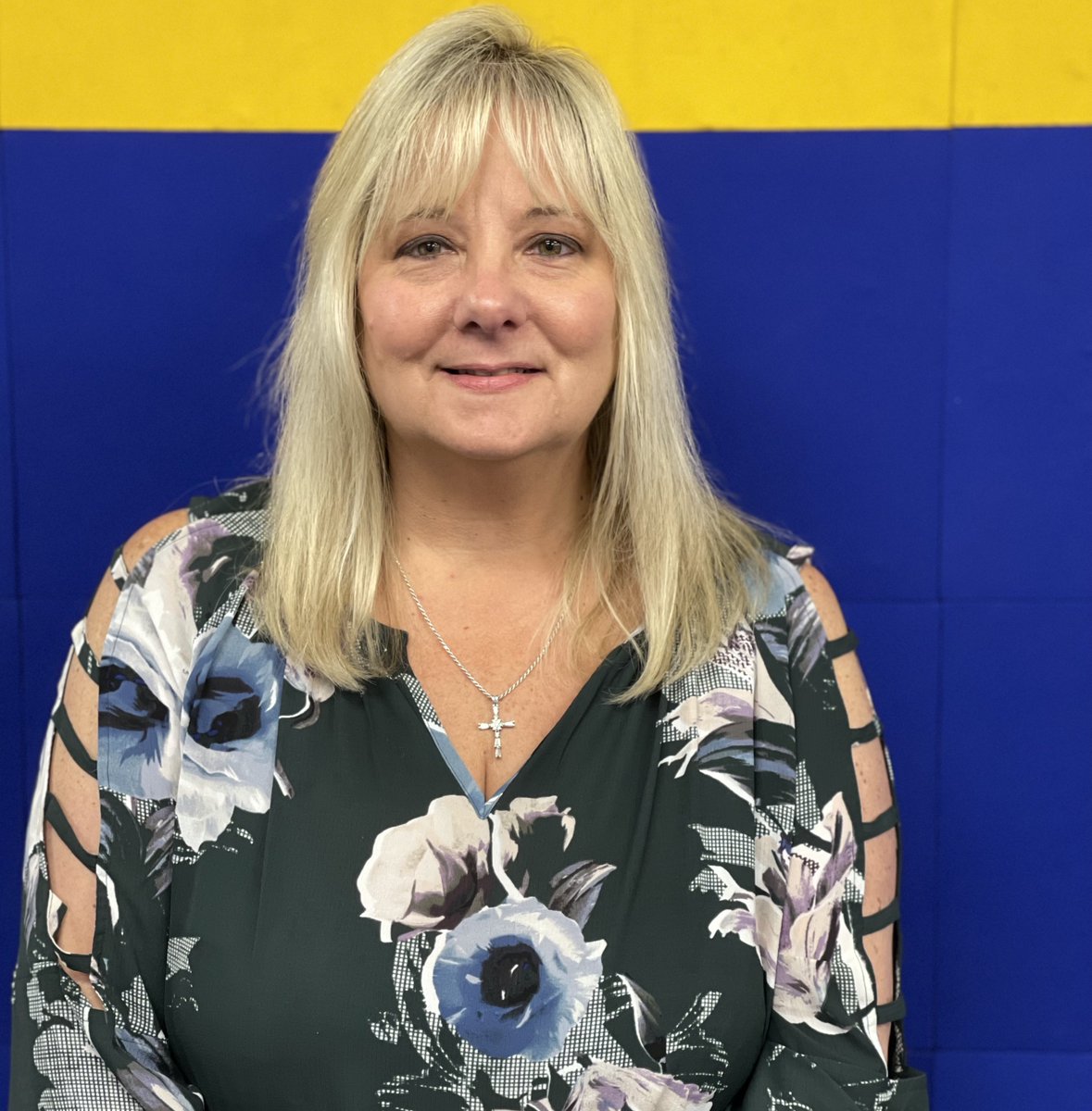 USRelocators's tweet photo. Meet our Administrative Assistant, Debra! Debra’s been with Relocators for 1 &amp; ½ years now, and every day she proves what an asset she is by demonstrating impeccable customer service (which she’s worked in her whole life). https://t.co/EyoLmdUTmq
