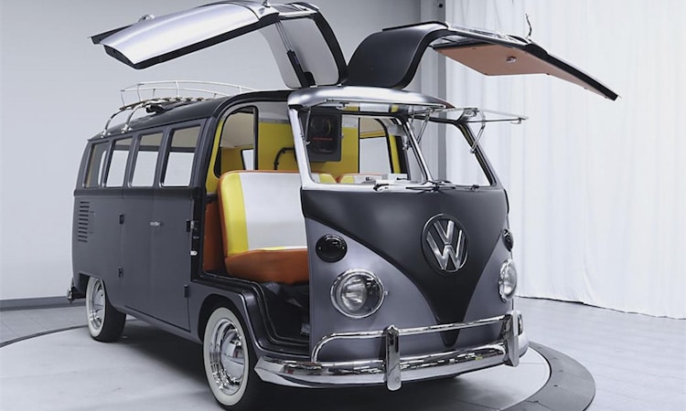 CarsCampers's tweet photo. We are LOVING this splitty with Gullwing doors ๐ That colour combo is ๐ too
#vwbus #splitscreencamper https://t.co/g1AyxL7JeV