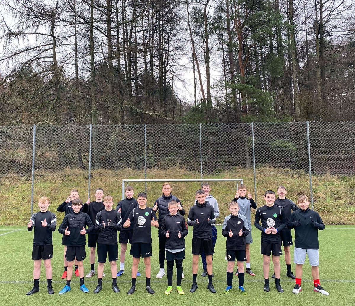 _FinishingTouch's tweet photo. An absolute pleasure to have @StJohnstone’s record appearance holder, Liam Craig, down as our special guest today at Day 1 of our Winter Camp! 

Liam won the Scottish Cup and Scottish League Cup last season and has had a long and successful career! 🏆🏆

(1/2) https://t.co/IBVgLWbj2i