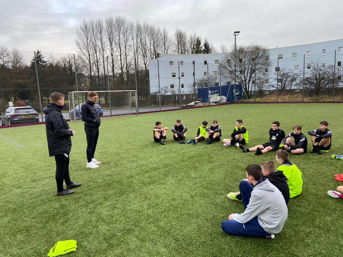 _FinishingTouch's tweet photo. An absolute pleasure to have @StJohnstone’s record appearance holder, Liam Craig, down as our special guest today at Day 1 of our Winter Camp! 

Liam won the Scottish Cup and Scottish League Cup last season and has had a long and successful career! 🏆🏆

(1/2) https://t.co/IBVgLWbj2i