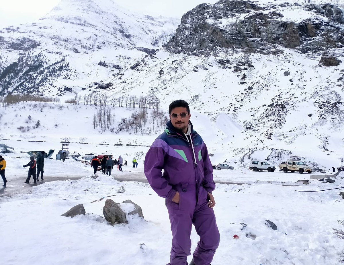 lalitmali03's tweet photo. Journey for new year !!
#FirstPic2022 #Manali #Rohtang https://t.co/Gqh9Lv2Ba5