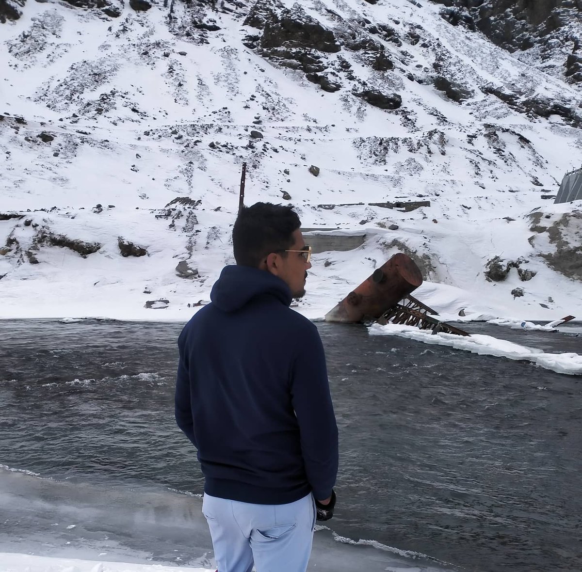 lalitmali03's tweet photo. Journey for new year !!
#FirstPic2022 #Manali #Rohtang https://t.co/Gqh9Lv2Ba5