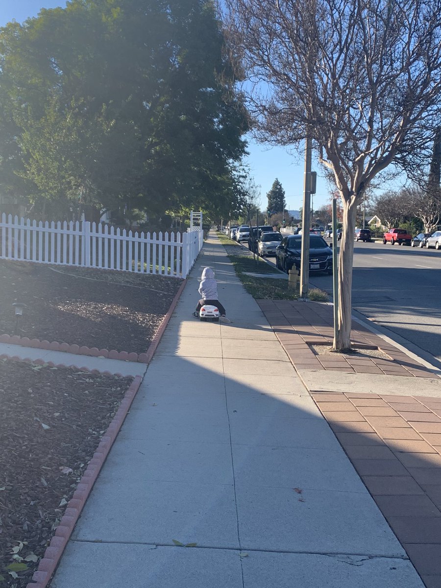 dana_burkhalter's tweet image. Walk break with the lil’ guy #momlife #walkbreak #WritingMotivation