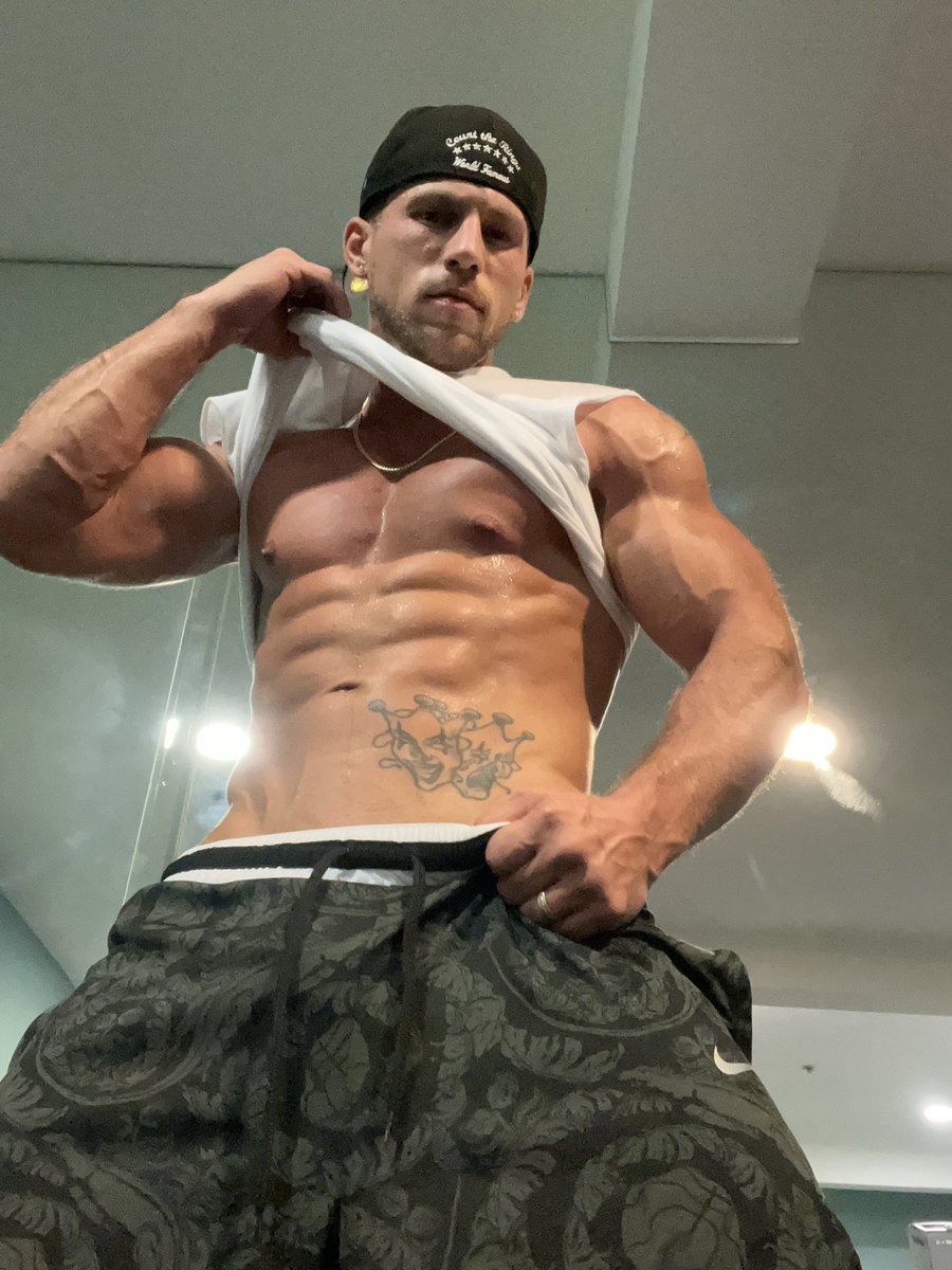 hotfitmenonly's tweet photo. #MCM all round hotness for Man Crush Monday @RomanToddNYC https://t.co/radMASnibO