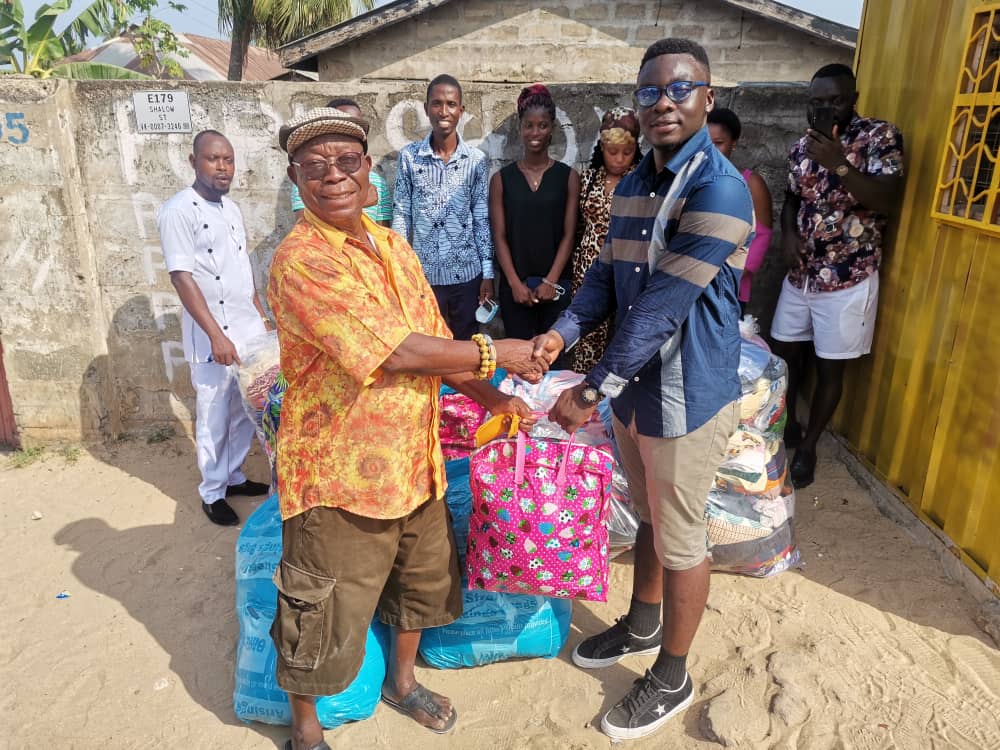 DREAMLINESOLUT1's tweet photo. On the 1st of January, 2022, the Dreamline Solutions team made a trip to Abutiakope, one of the communities in Keta and among those that suffered the effects of the district ions caused by the Tidal waves.
Our trip was to donate essential items including Clothing and foot wears. https://t.co/NsoAwpffRl