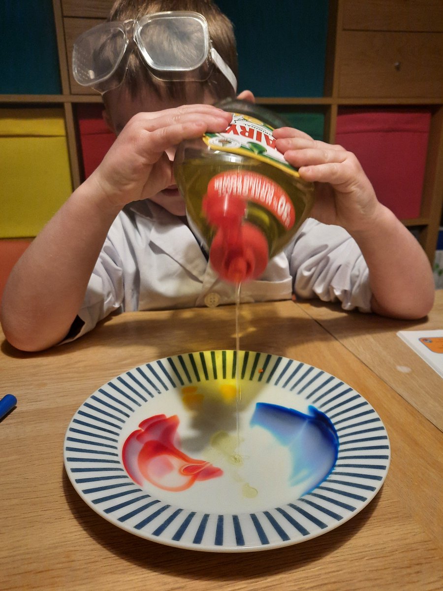 Dee07552036's tweet photo. @HollyfieldPri  #hollyfieldprisci @WilloftheBarrow 
Zachary enjoyed his colour burst experiment! https://t.co/TLgwEpFETc