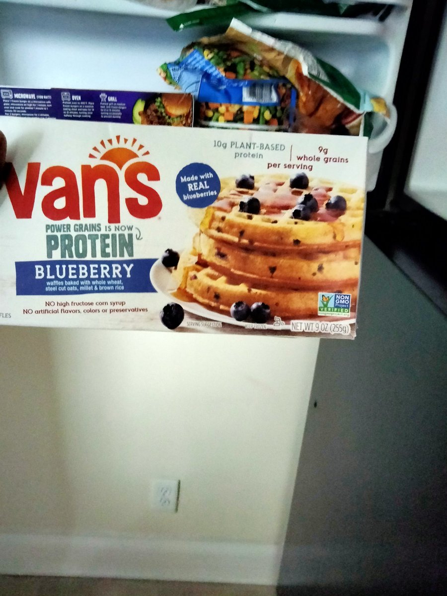 l_veislouder's tweet photo. late breakfast #VansBlueberryWaffles and a cup of vanilla chai tea with @OatlyUS oat milk 

Can't wait to snack on this #HempYeah! blueberry granola 😋

If you see a theme it's bc I 😍😍😍 🫐 lol 🌱 https://t.co/E8h5mifQLS