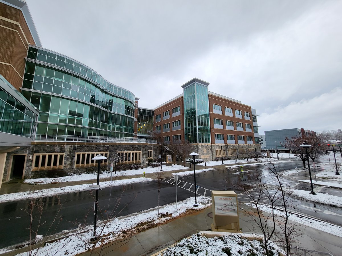 vtcsom's tweet photo. The first snow of the year at VTCSOM was pretty while it lasted! Stay safe on the roads out and around #Snowanoke! https://t.co/3bezfeUxnP