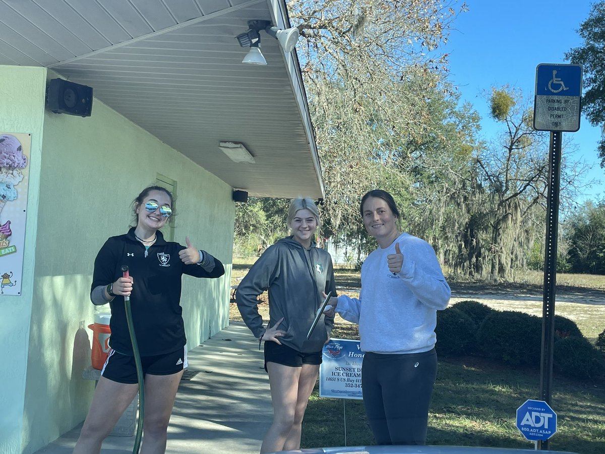 WPHSCareerLab's tweet photo. Come out today to support West Port girls soccer!!!  CAR WASH until 3pm at “Sunset Delights” in Summerfield.  @WestPortHigh @kkelly_fsu https://t.co/MPCyFvgxje