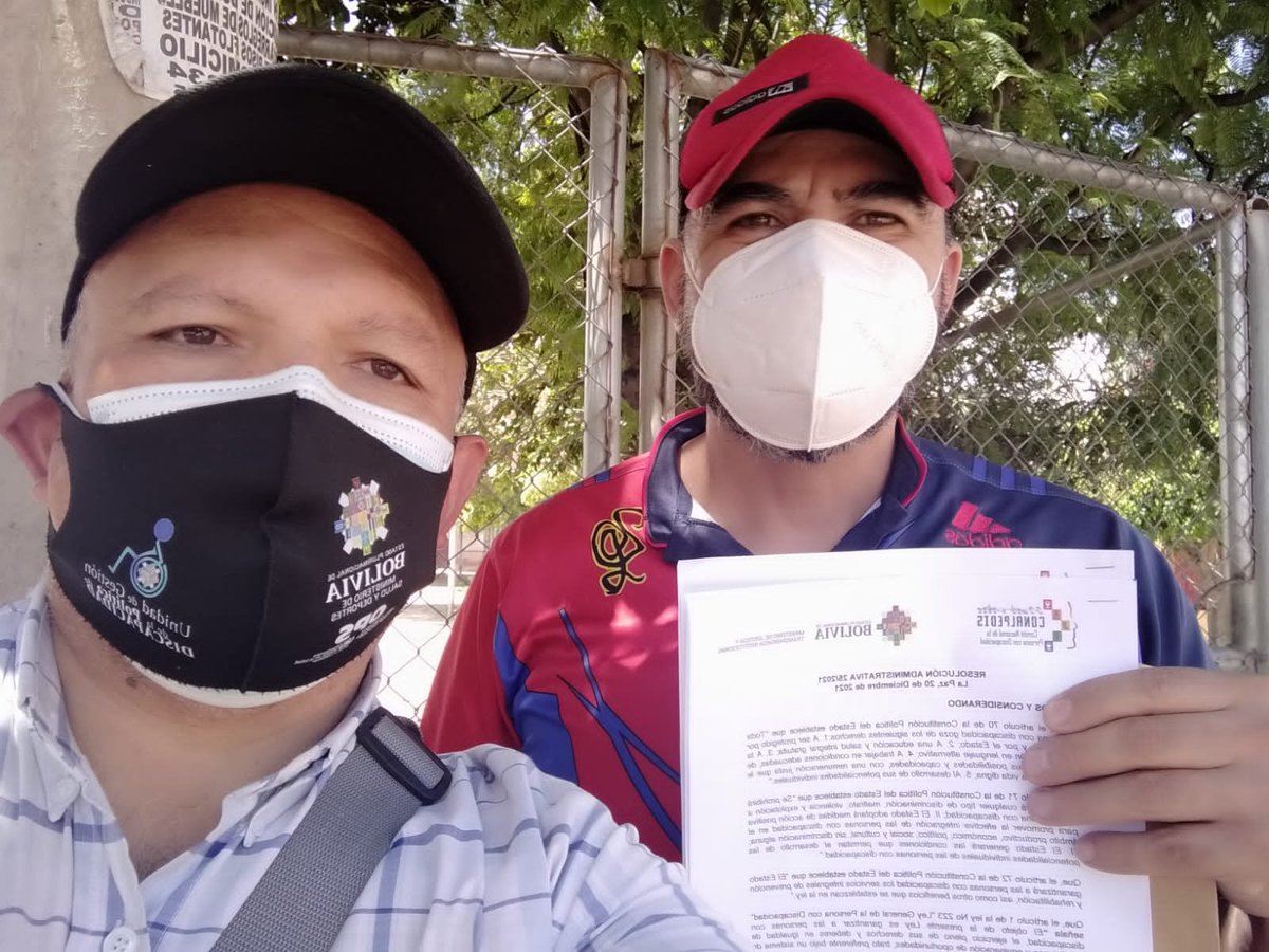 ConalpedisBol's tweet photo. Dr Javier Salguero Director Ejecutivo a i. del CONALPEDIS realizó la entrega de la Resolucion Administratiba a la Asociacion Tukuy Pacha de Cochabamba, quienes trabajan fortaleciendo y capacitando a las UMADIS
#laspersonascondiscapacidadestamossaliendoadelante 
#conalpedisbolivia https://t.co/B1hbQxCXAw