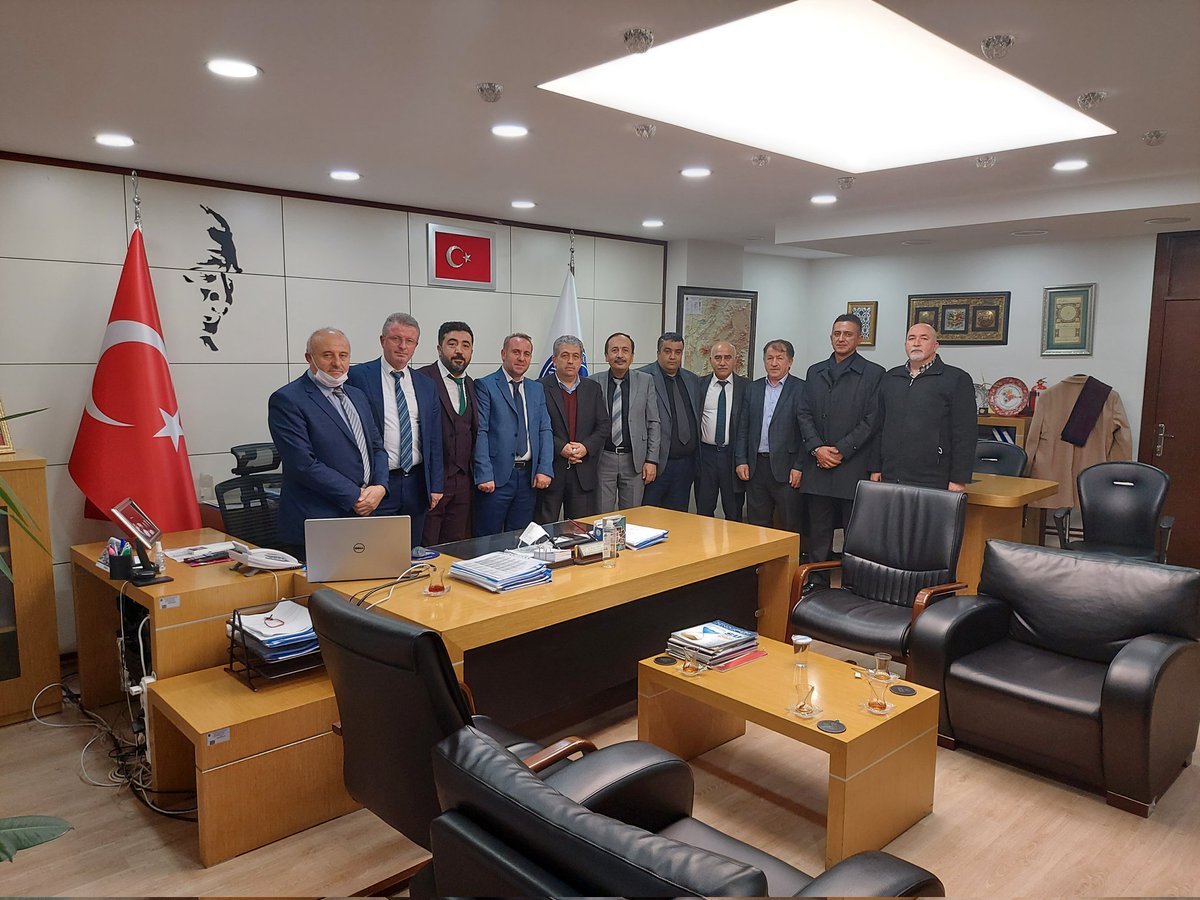 erkanahmet38's tweet photo. Büyükşehir Belediyesi Genel Sekreteri Sn.Hüseyin Beyhan, Genel Sekreter Yardımcısı Sn.Bayar Özsoy ve Ulaşım A.Ş Genel Müdürü Feyzullah Gündoğdu ' yu ziyaret ederek Seçim süreci ile ilgili bilgi alışverişinde bulunduk. Gösterdikleri İlgi ve Alakalarından dolayı  teşekkür ediyorum. https://t.co/PlajtWSzNU