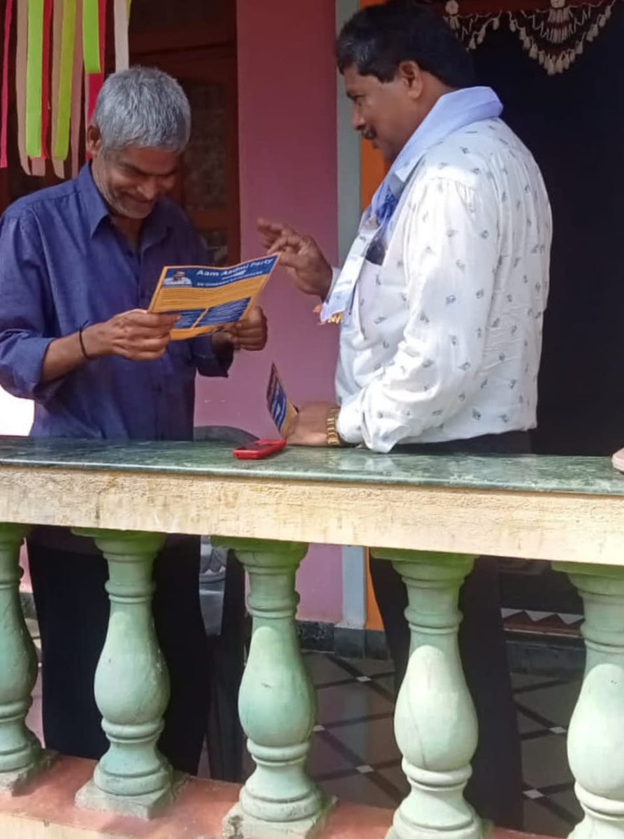 NonuNaik's tweet photo. People of Priol Constituency supporting AAP and the vision of @ArvindKejriwal Ji. In our door-to-door outreach program, we are getting massive support from the masses. 

#EkChanceKejriwalak  

@AAPGoa https://t.co/c9Vf4RFGt3