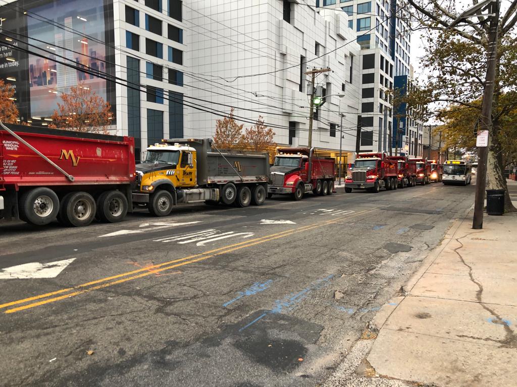 The fleet is all lined up and ready to go

#jerseycity #njconstruction #deepfoundation #pilefoundation #concrete #concretepour