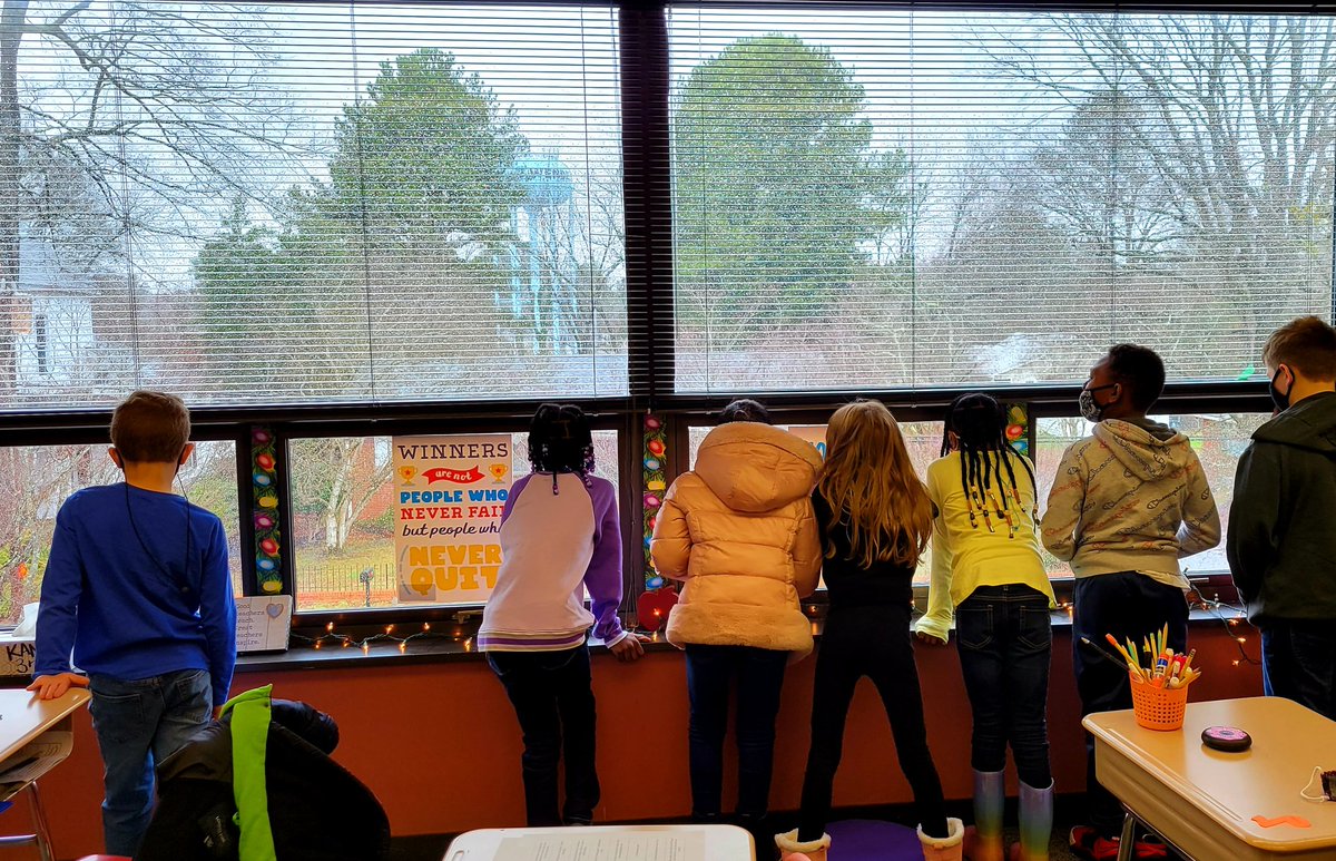 wesroom237's tweet photo. The moment we realized it was snowing! @WendellMagnetES #WhosGotItBetterThanWES https://t.co/xpVgDQtyAs