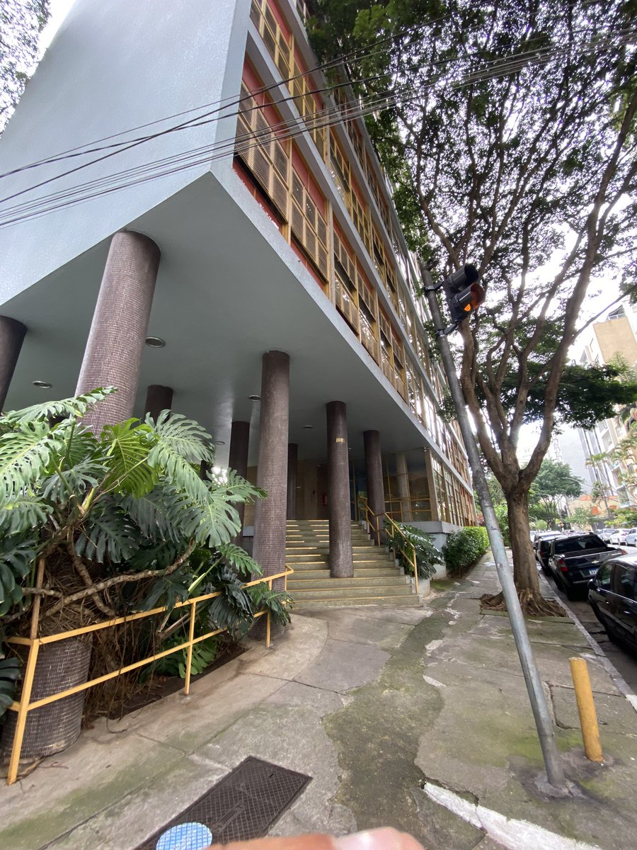 aichegadesisto's tweet photo. Artigas meteu o pilarzão no meio da escada e fodase eu por muito menos levaria três facada de professor de projeto https://t.co/BrZMwxP2iN