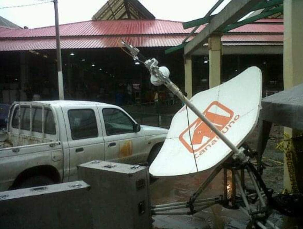 Aun así, no por los Rivas, sino por mis compañeros, estuve trabajando ... hoy veo estupefacto que evadiendo los controles y leyes de este país; han ingresado, desmantelado e intentado salir al aire, eso me importa poco.  ANTES  PAGUEN LO QUE NOS DEBEN A LOS EX EMPLEADOS DALE RT