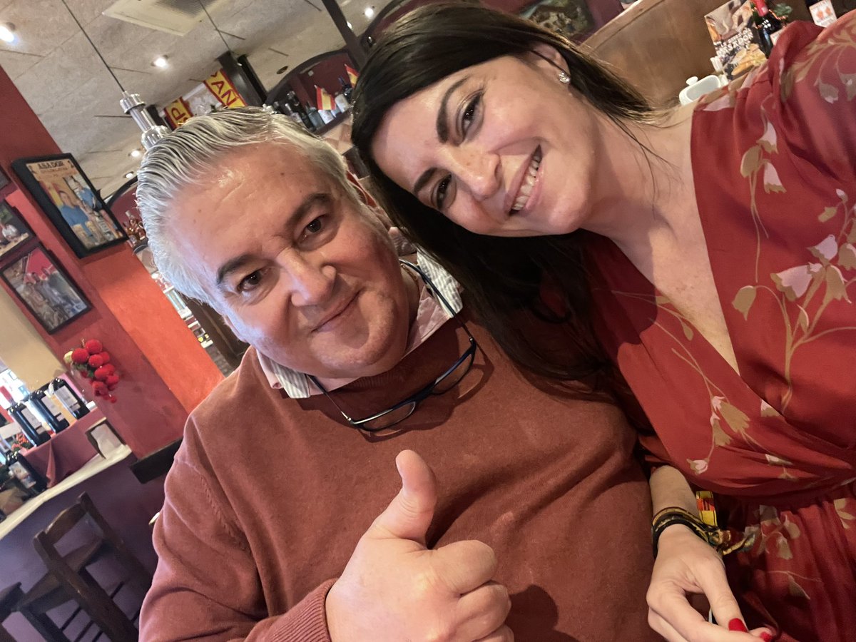 Macarena_Olona's tweet photo. Me prometí que cuando viniera a #Malaga iría a conocer a @JEArias_Camison, dueño del @AsadorGuadalmin, para darle las gracias. Como española. Por ser bastión de libertad. Promesa cumplida. Me marcho añadiendo: gracias, AMIGO ❤️ https://t.co/6t0DcsJfRY