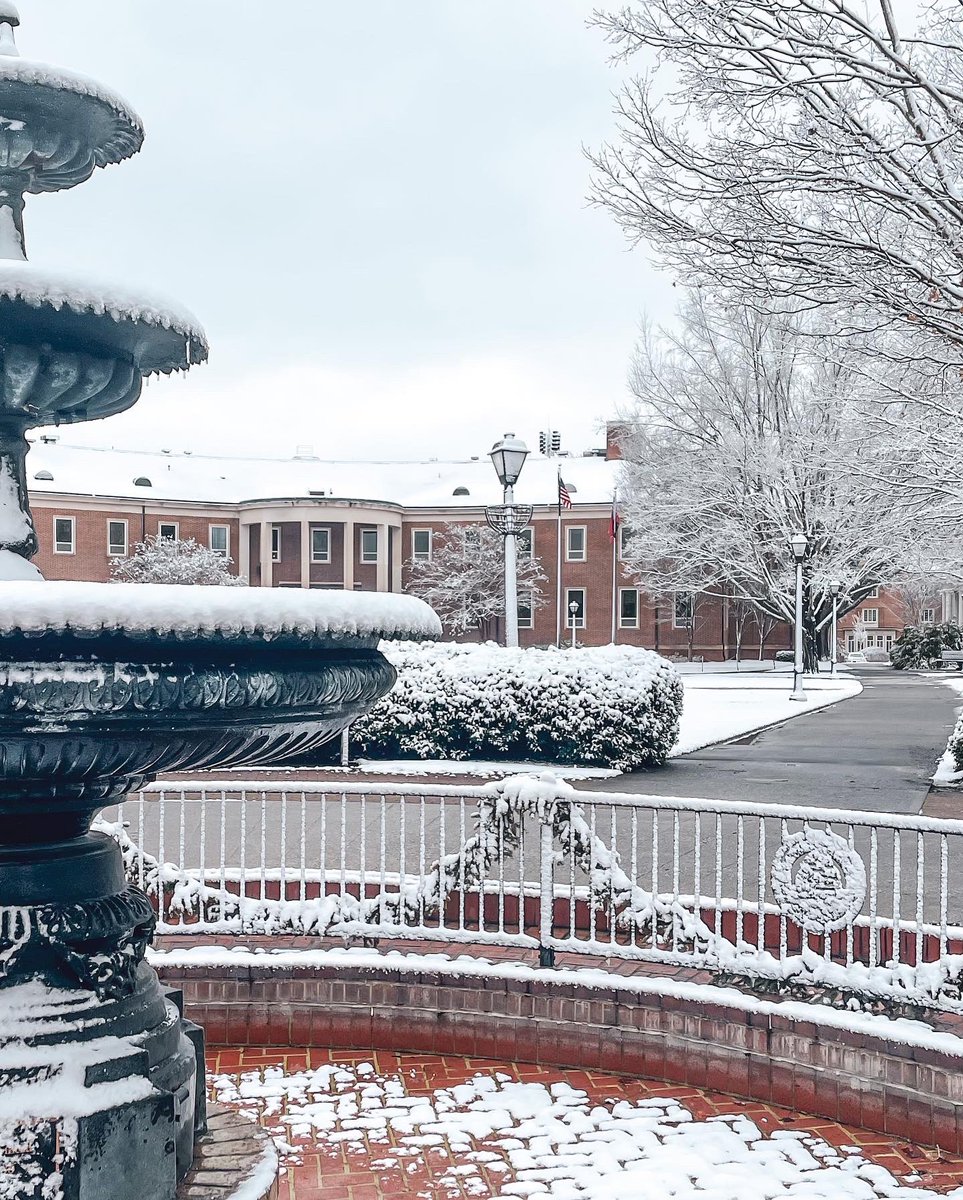radford_alumni's tweet photo. The first snow of 2022! 😍
#RadfordU | #RadfordAlumni https://t.co/JweghcsgQn