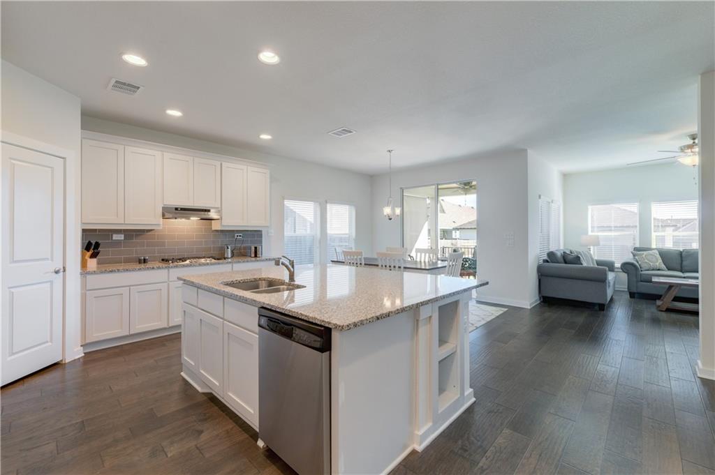 REMAXSkyline's tweet photo. This gorgeous home located in Liberty Hill features three bedrooms, two bathrooms, a beautiful granite kitchen island, and a spacious porch. 

Contact Jennifer to get a closer look at this amazing property!
Jennifer Puryear ®️
 ☎️ (512) 917-5161 
@jenniferpuryear https://t.co/zxcEtOh29s