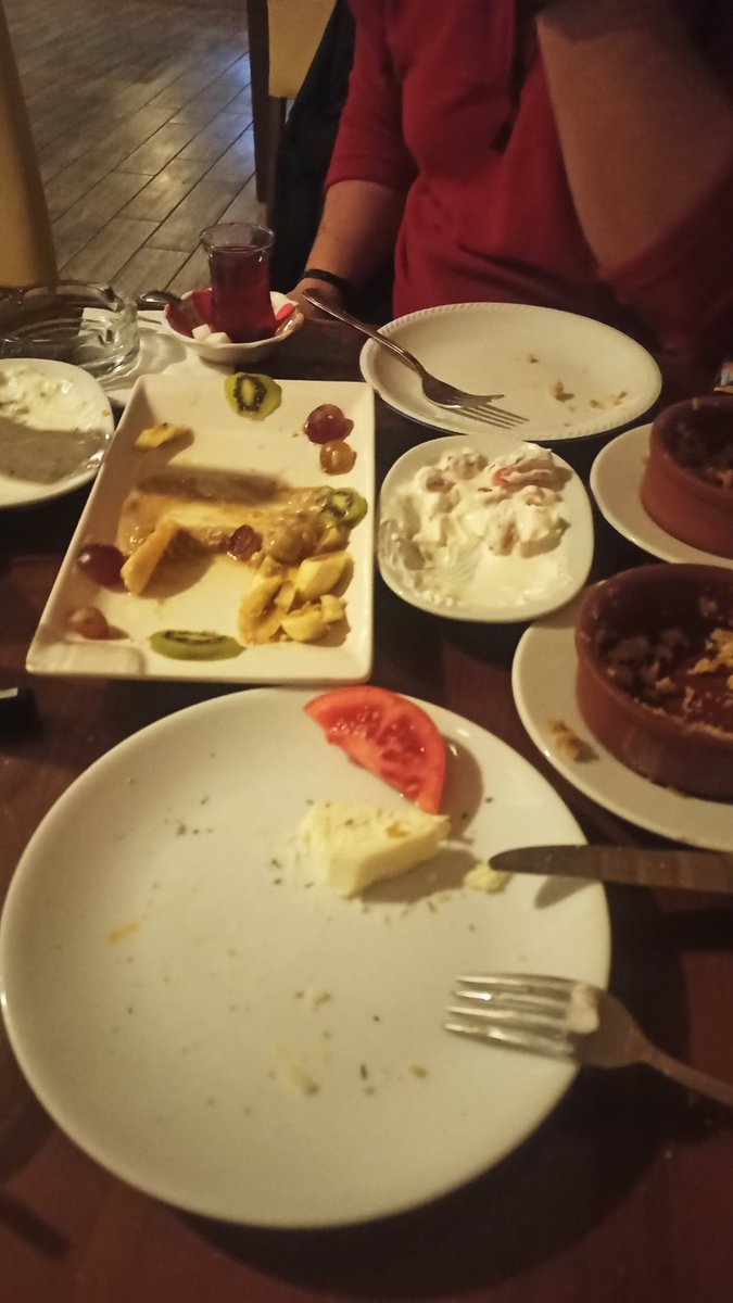 ozettss's tweet photo. 2022 umarım hep böyle sarhoş gecer https://t.co/DUONhosWgN