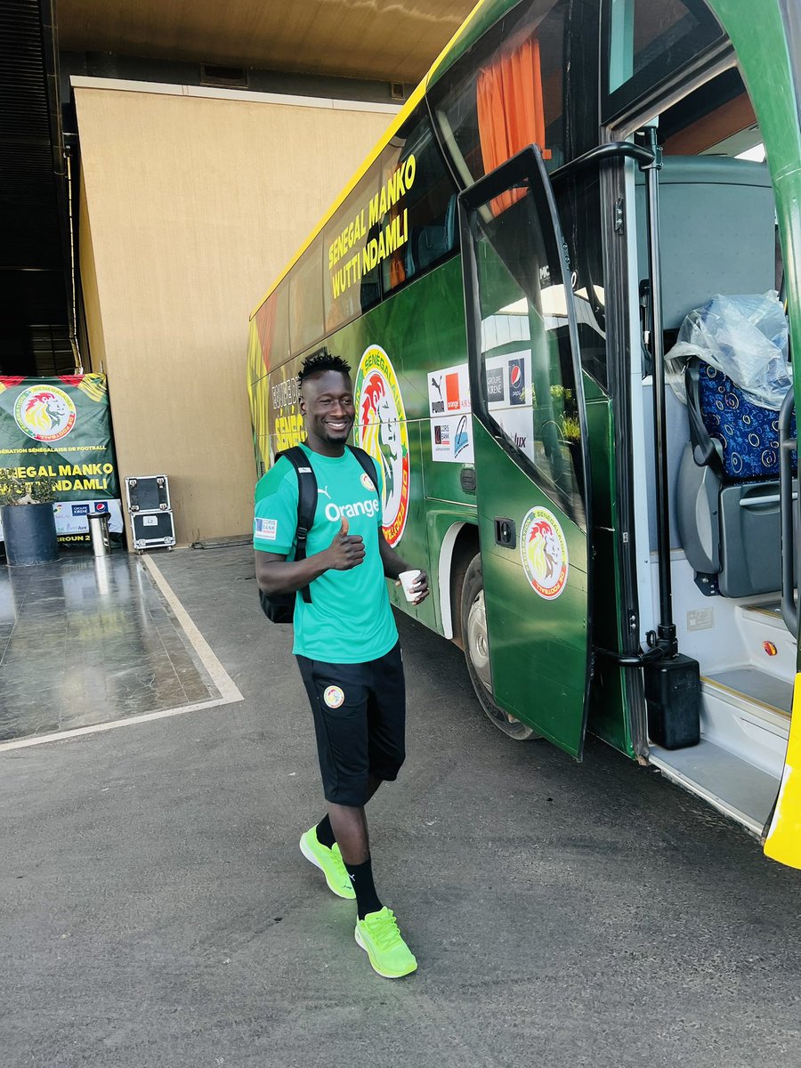 Fsfofficielle's tweet photo. En route pour le Stade Lat Dior. Nos lions vont s’entraîner une dernière fois avant de s’envoler vers le Cameroun demain soir. #MankoWutiNdamli https://t.co/6jRI0NUk9s