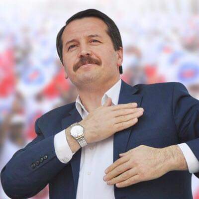 hermanherneyse's tweet photo. Bakanlar kurulu kararı ile üçbuçuk Ali diye bilinen Memur Sen başkanı Ali Yalçın'ın isminde indirime gidilmiş. Yeni ismi Yüzde 2.5 Ali. https://t.co/qJqGfBF71g