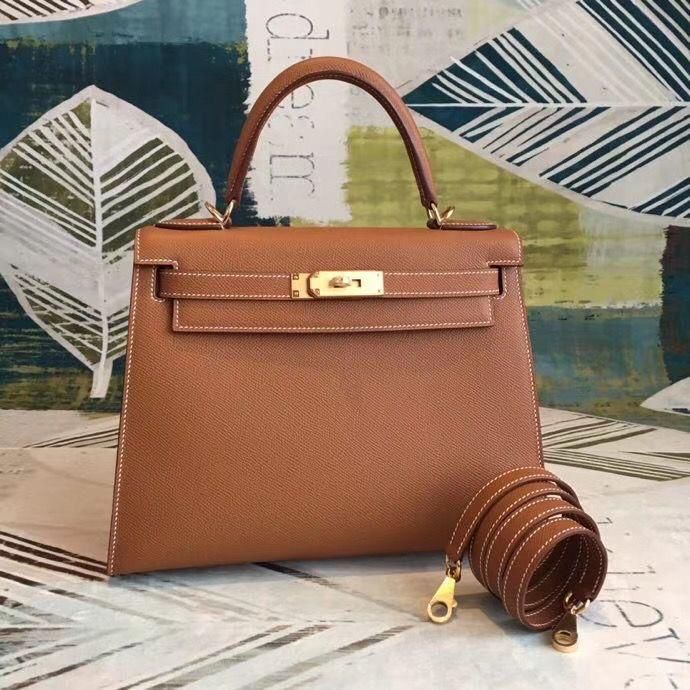 YolandaBulirani's tweet photo. Medium Size handbag =Mk28,000. Will be in by month end. Taking orders on WA 0999573702
#YExclusive https://t.co/MeymrIaslY