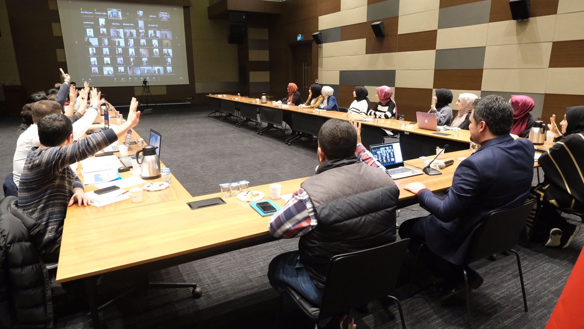 81 ilimizdeki lise koordinatörlerimizin çevrim içi bağlandığı toplantımız için #Mekandayız 🚀

Ülkemizin dört bir yanındaki liseli gençlerimize ulaşma gayretiyle çalışmalar yapan <a href="/tugvalise/">TÜGVA Lise</a> ekibimiz ile bir araya geldik.

Biz kocaman bir aileyiz! 

#SenDeGel genç dostum. 🤙