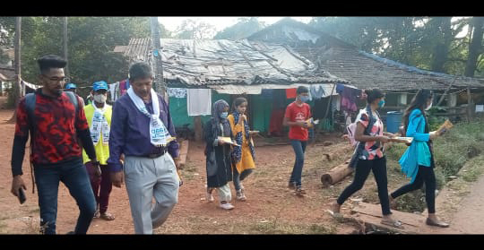 NonuNaik's tweet photo. Door-to-door campaign in Priol Assembly Constituency.

#EkChanceKejriwalak  

@AAPGoa https://t.co/SvAnfi2rbQ