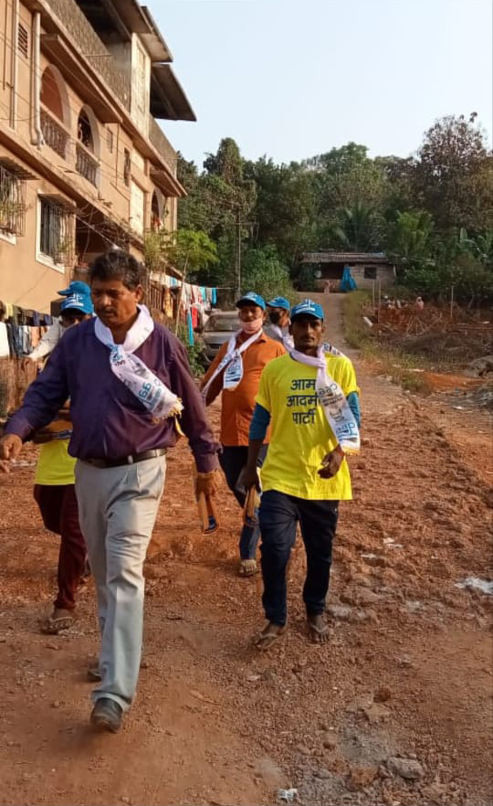 NonuNaik's tweet photo. Overwhelmed with the love and gesture shown by the people during the door-to-door campaign in Priol Assembly Constituency.

#EkChanceKejriwalak  

@ArvindKejriwal @AAPGoa https://t.co/upOtIEByhV
