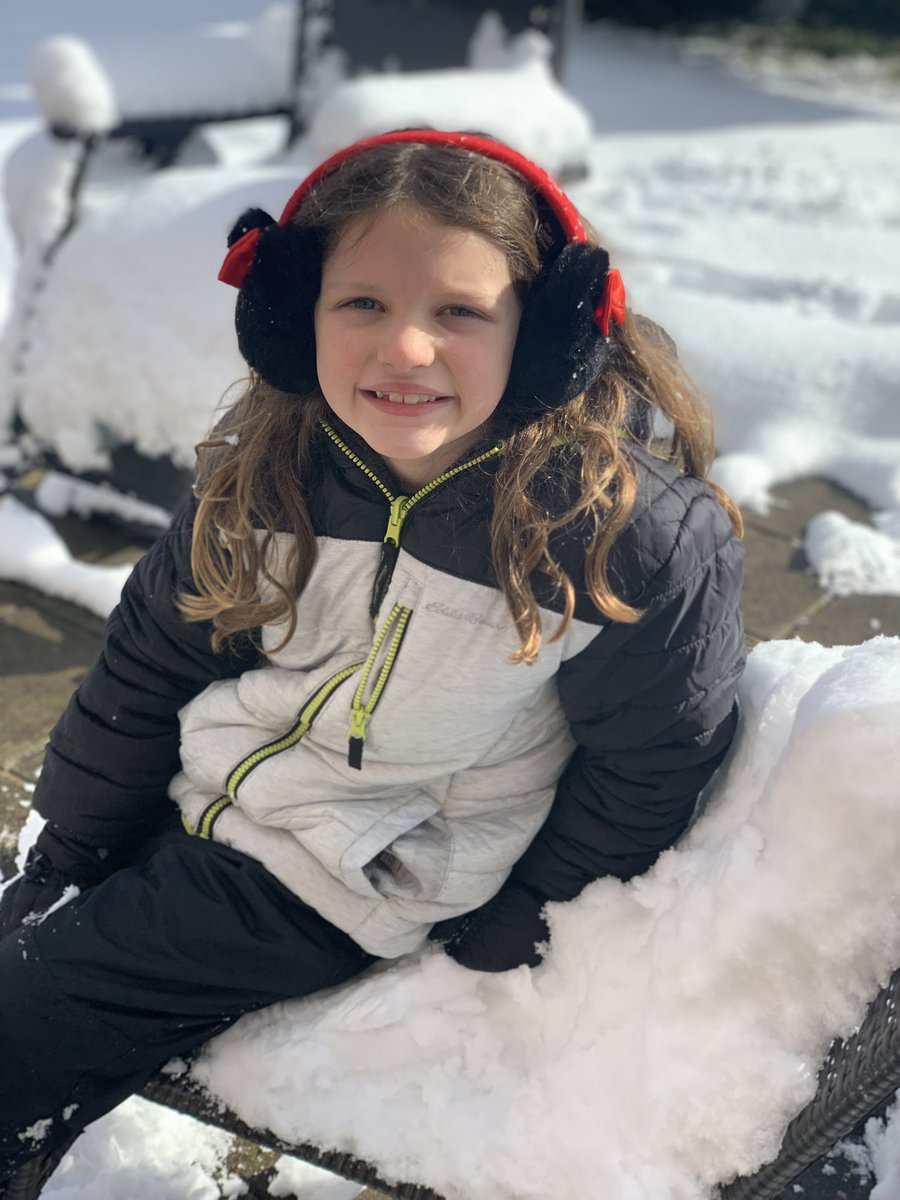 MsErinRobinette's tweet photo. Snow day with friends! #plainviewSnowDay https://t.co/kaDwVCBOKJ
