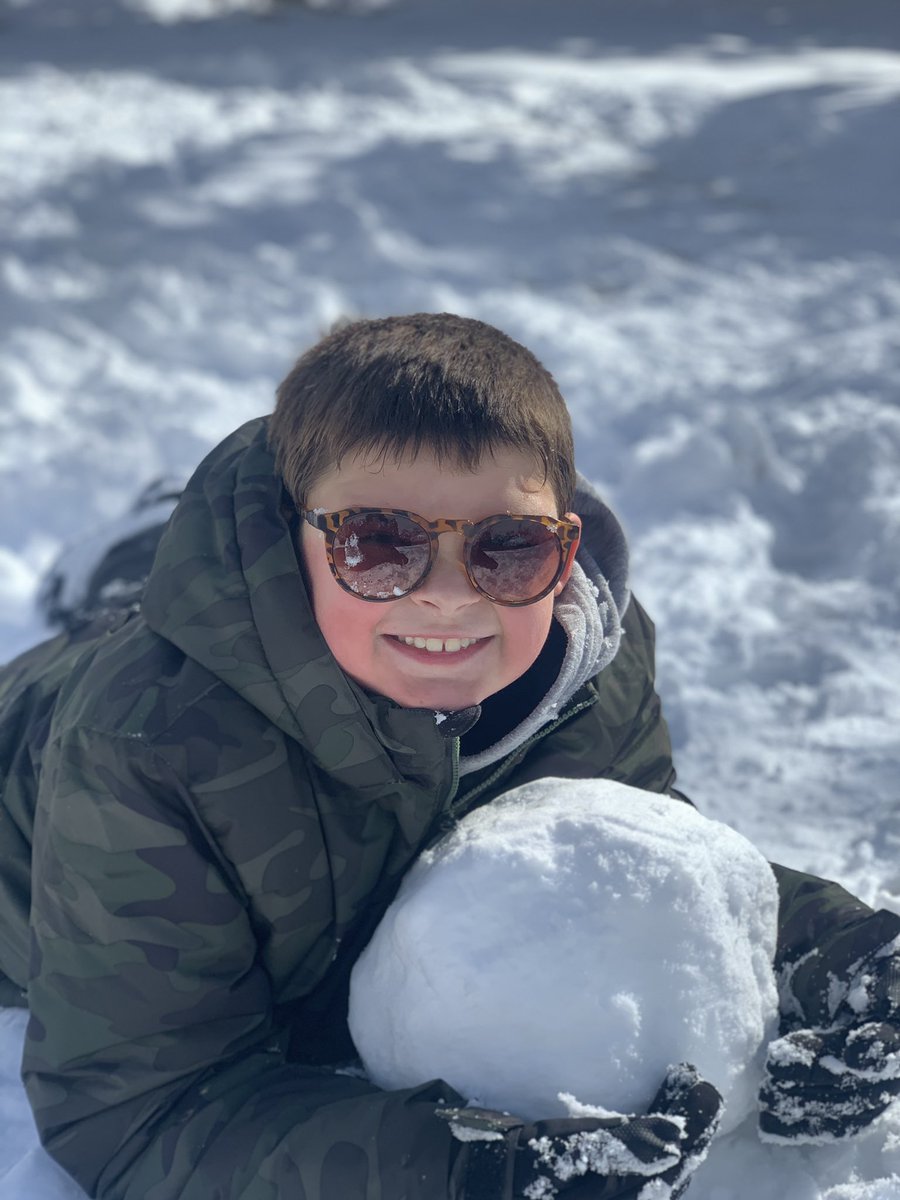 MsErinRobinette's tweet photo. Snow day with friends! #plainviewSnowDay https://t.co/kaDwVCBOKJ