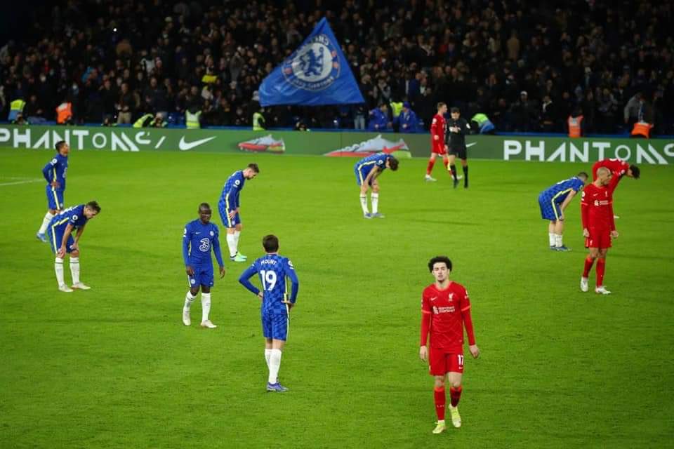 Footballtweet's tweet photo. Everyone is knackered except... https://t.co/EvO4fB7DDk
