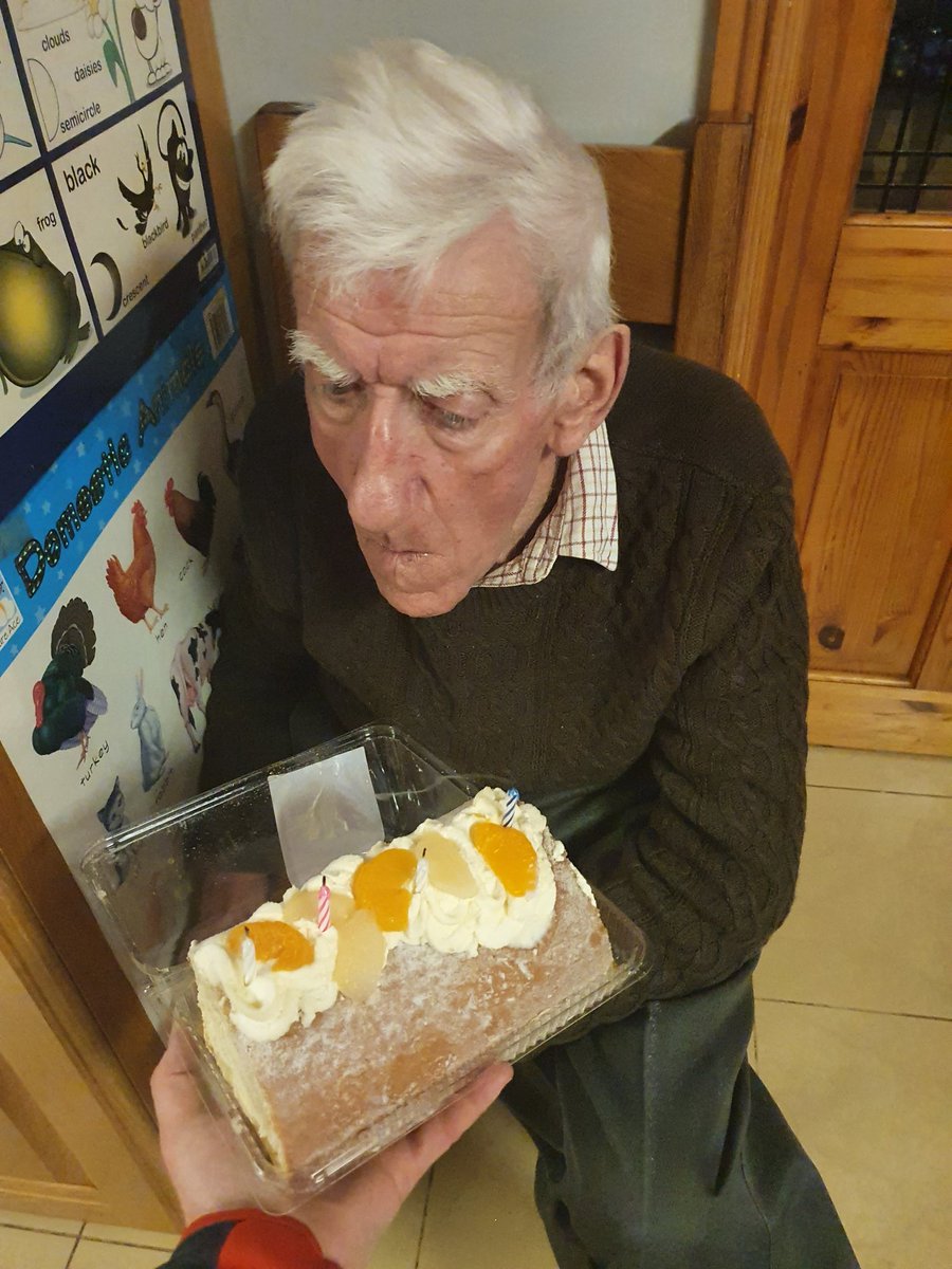 HenCummins's tweet photo. 84 years young 🥳🥳🎈🎈#Grandad https://t.co/yLMnNTBZds