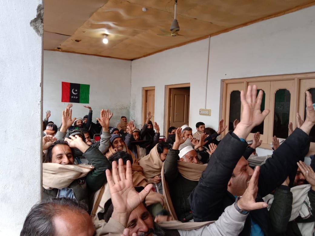 PresidentPPPDir's tweet photo. یونین کونسل داروڑہ ویلج کاٹن سابق کسان کونسلر/جنرل کونسلر میاں سید بادشاہ اپنے خاندان اور ساتھیوں سمیت جماعت اسلامی سے مستعفی ہوکر پاکستان پیپلز پارٹی میں شامل،صوبائی صدر نجم الدین خان اور مشران نے خوش آمدید کہا۔ https://t.co/Cv22O35RA3