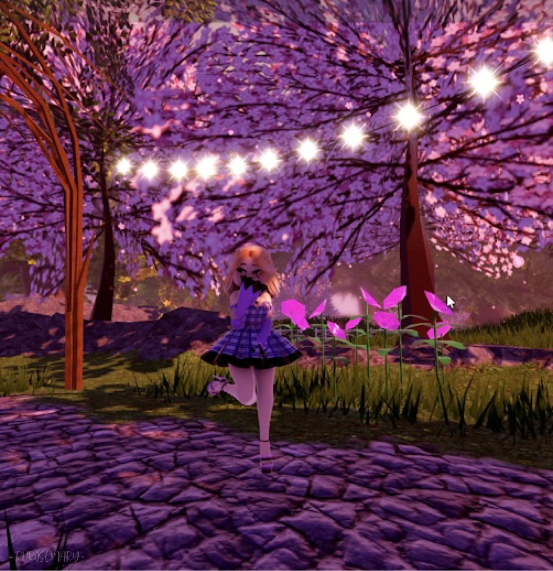 RHR0SEMARY's tweet photo. small royale high photo shoot <3 

location: divina park

(open thread for more photos!)
@nightbarbie @royale_high #royalehighoutfit #royalehigh #roblox #rh https://t.co/32qxym68zK