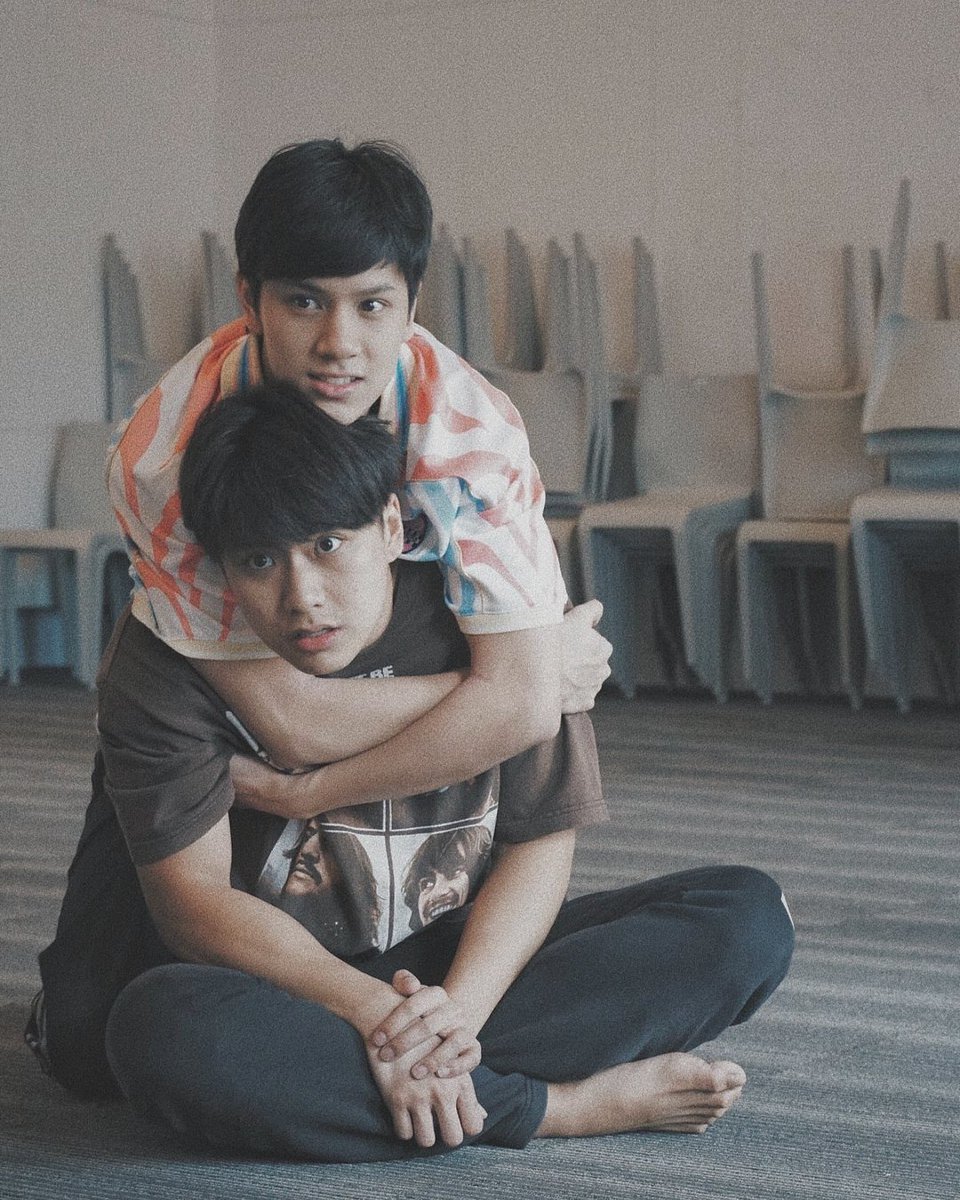 tspcsp's tweet photo. อันนี้รูปวันเดียวกันหมดเลยปะ ที่มา workshop อยากรู้เลยว่าพี่ออฟให้เล่นฉากไหนกัน

#โอมนนน https://t.co/4BE6UlFlZw
