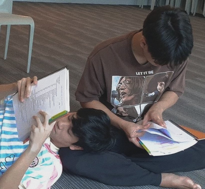 tspcsp's tweet photo. อันนี้รูปวันเดียวกันหมดเลยปะ ที่มา workshop อยากรู้เลยว่าพี่ออฟให้เล่นฉากไหนกัน

#โอมนนน https://t.co/4BE6UlFlZw