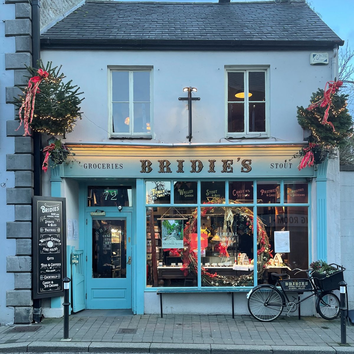 spiel_ie's tweet photo. We love GOOD DESIGN - A well designed #shopfront creates an attractive experience for shoppers and passer by and maybe a customers 1st interaction with your brand, Bridie's Bar, a wonderful old world experience in❤️of Kilkenny city. https://t.co/ET6duDSeRY
#1of52 #traditional https://t.co/LfSiCoobJQ
